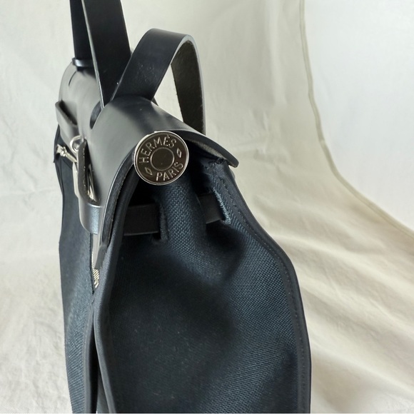 HERMÈS Herbag Zip 31 bag in Black - Picture 7 of 17